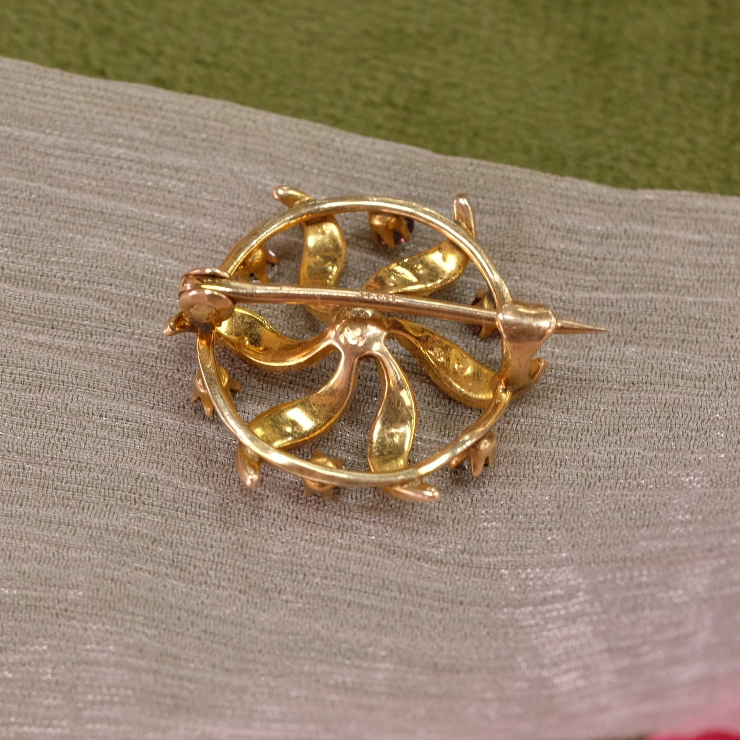 10K Gold Seed Pearl Victorian Pin