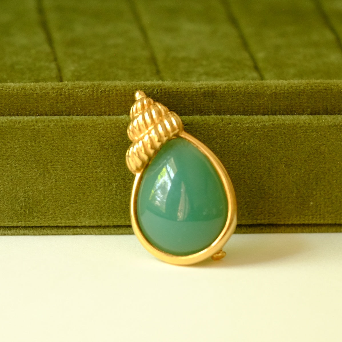 Vintage French Seashell brooch with Trombone Clasp