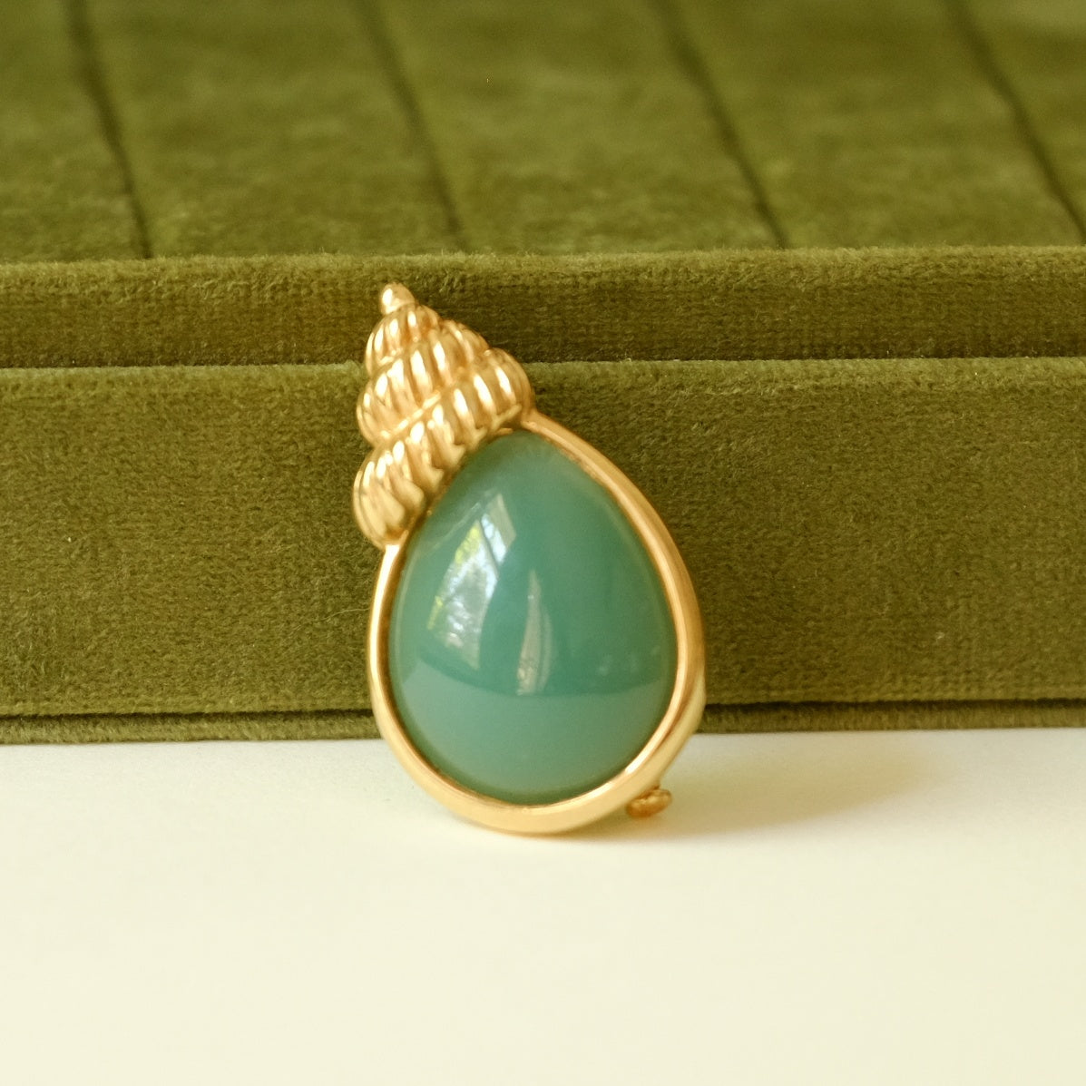 Vintage French Seashell brooch with Trombone Clasp