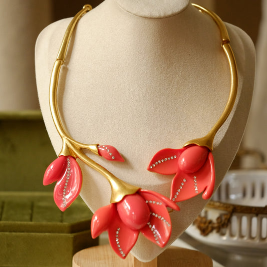 Vintage Oscar De La Renta Dreamy Magnolia Necklace 1990s