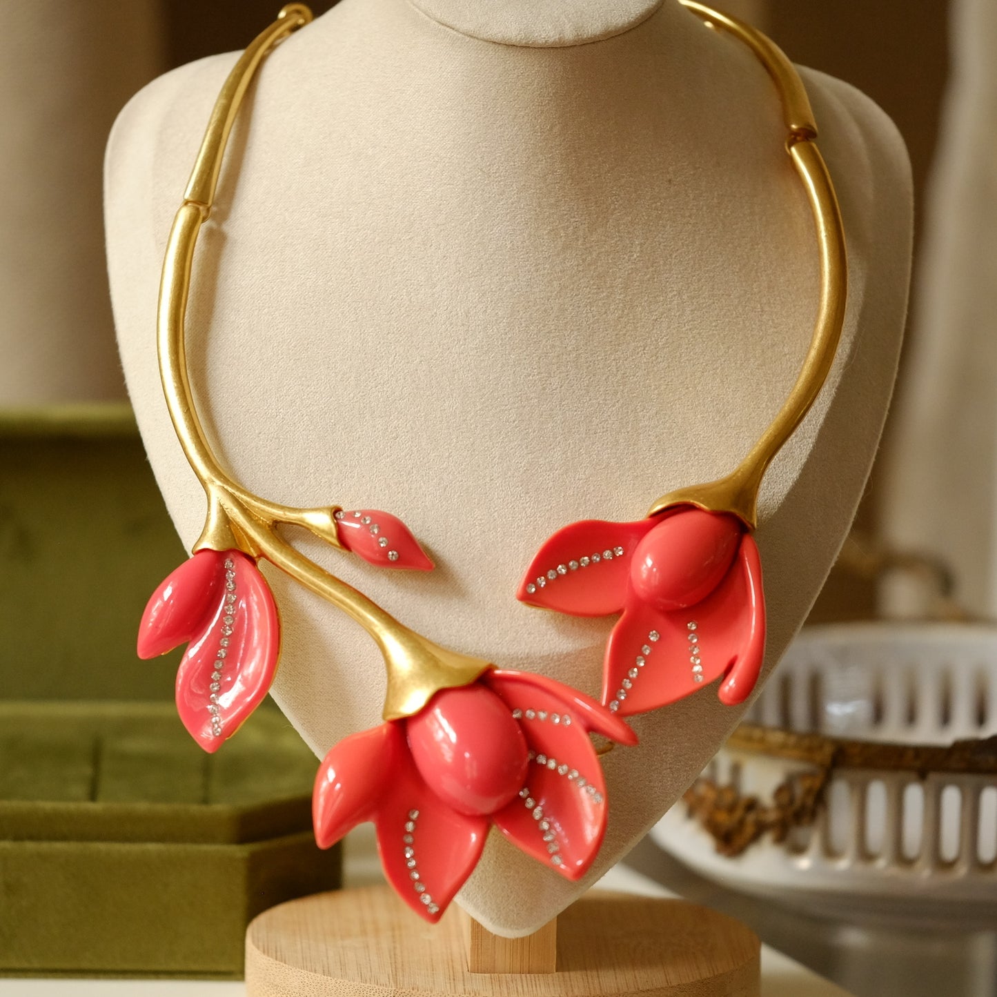 Vintage Oscar De La Renta Dreamy Magnolia Necklace 1990s