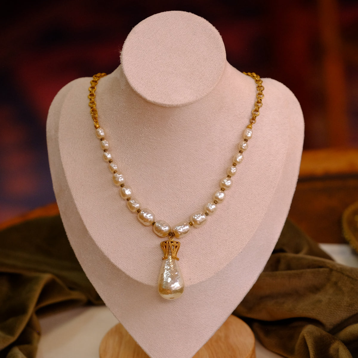 Vintage Miriam Haskell Single Drop Longer necklace 1970s