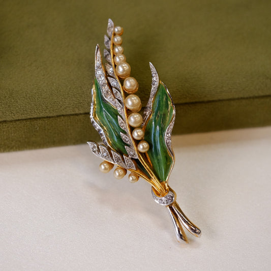 Flower brooch with enamel and faux pearl 1940s