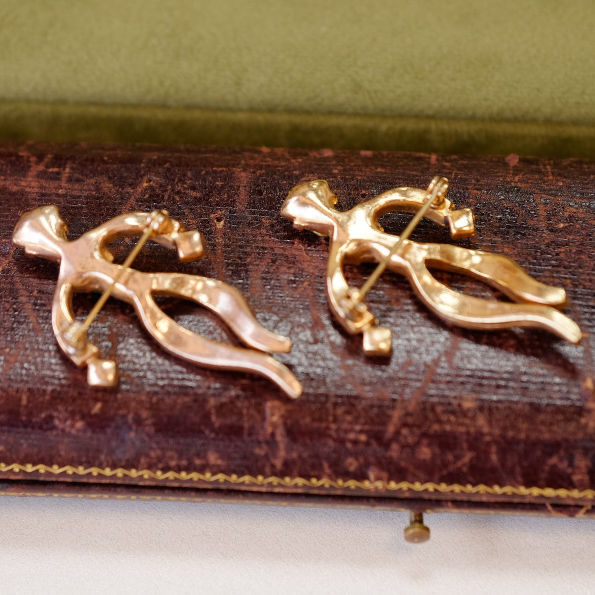 Jeweled Pair Retro brooches 1940s
