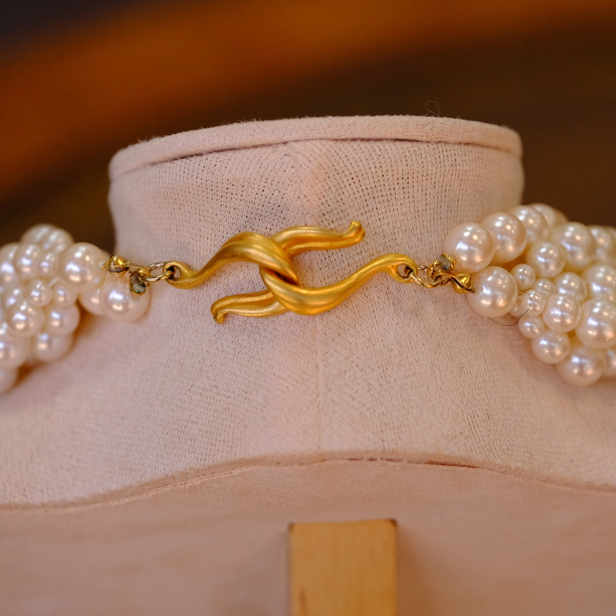 Multipearl Bow Necklace 1980s