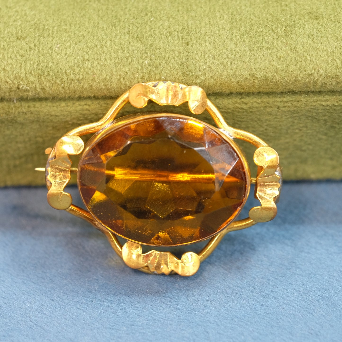10k gold Victorian Amber glass Brooch