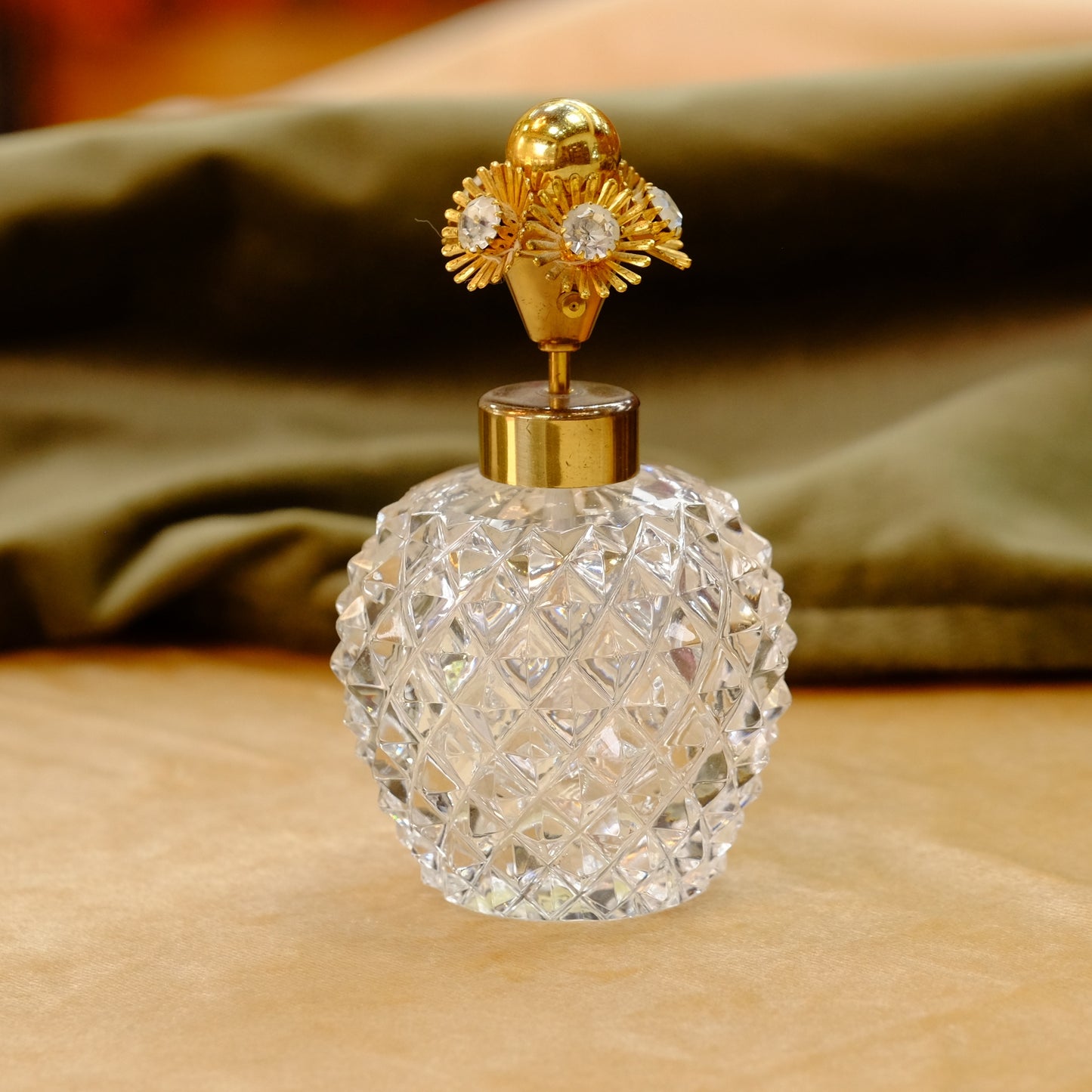 Atomizer with "pineapple" Glass and jeweled top