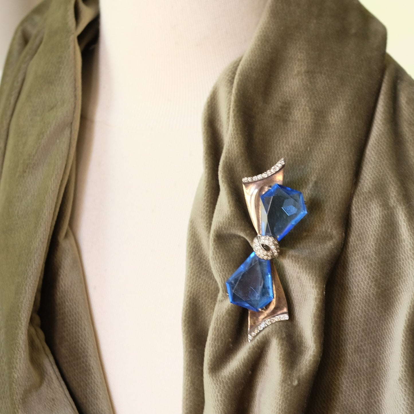 Vintage Retro Sterling Bow brooch with Blue Glass 1940s