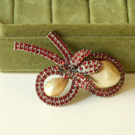 Vintage Faux Pearl Flower Brooch