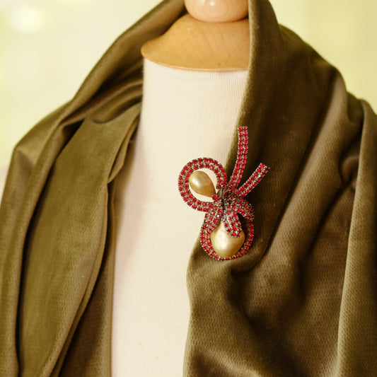Vintage Faux Pearl Flower Brooch