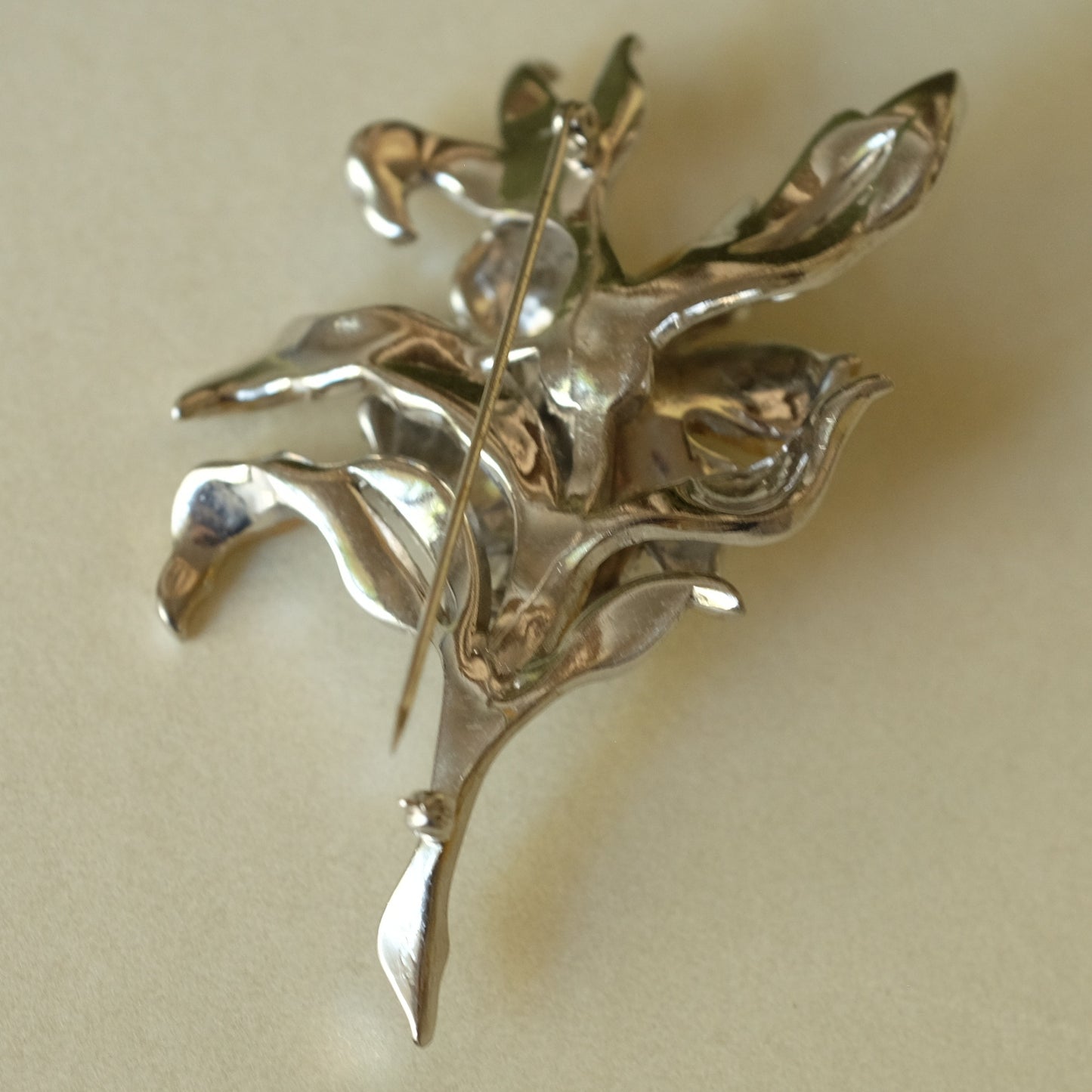 Vintage Flower Reja Brooch 1940s