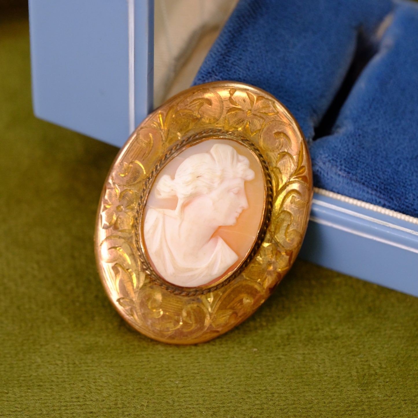 Victorian Shell Cameo with 10K Etched Boarder