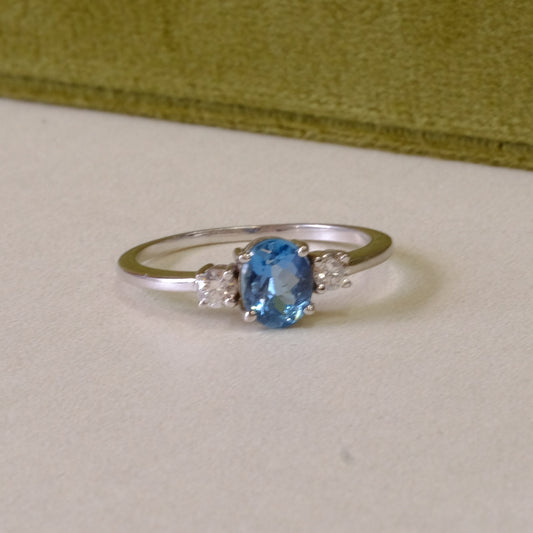 18K White Gold 0.2ct Diamond and Aquamarine 0.95 Ring