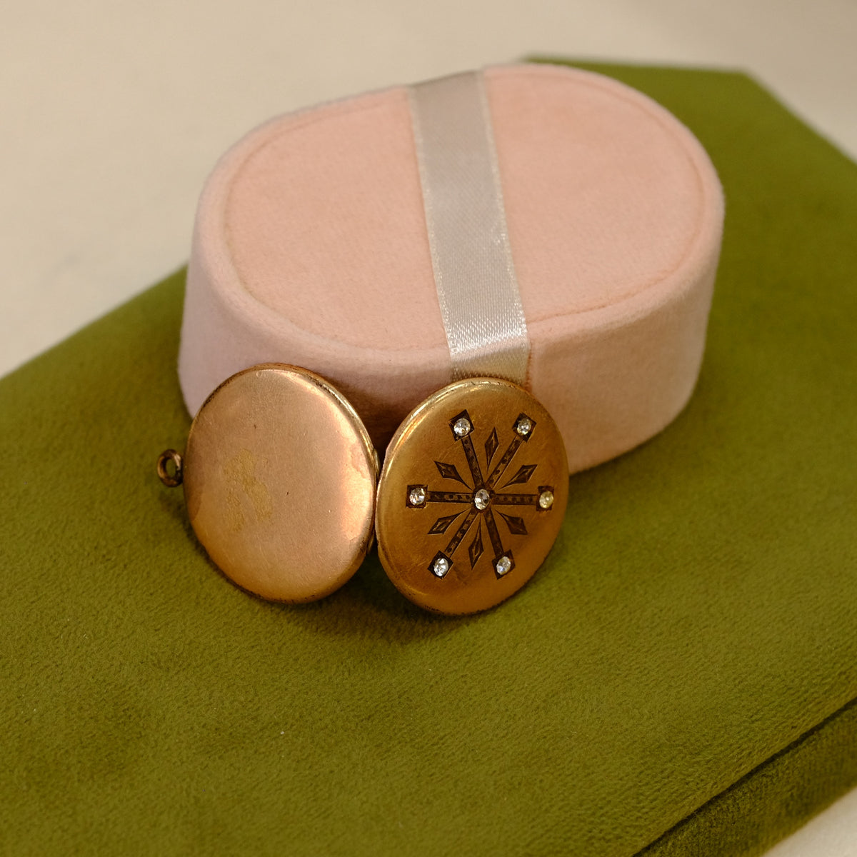 10k Round Locket with Snowflake Rhinestones