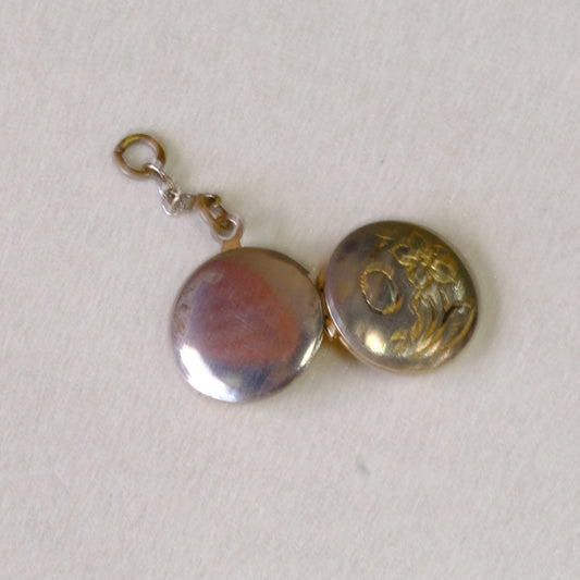 Vintg etched round locket