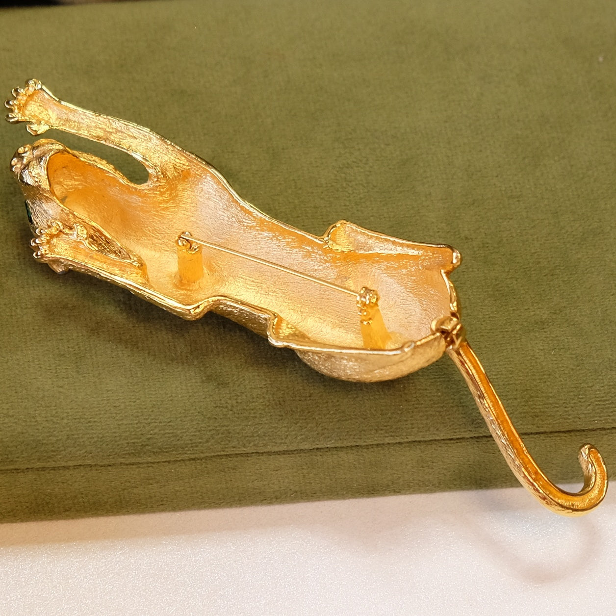 Large Cat Gold tone Brooch with moving tail