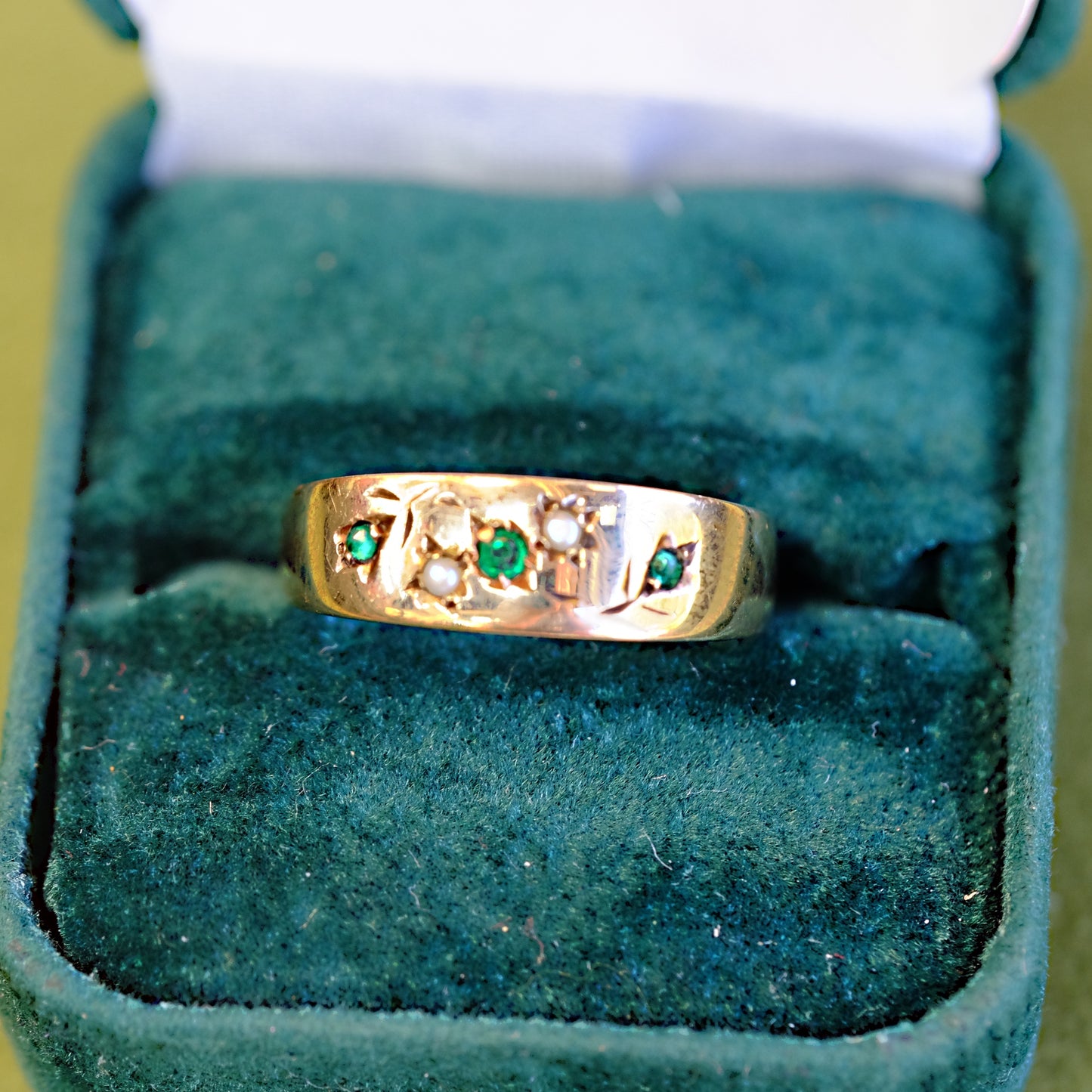 15K Paste Emerald and Seed Pearl Gypsy Ring