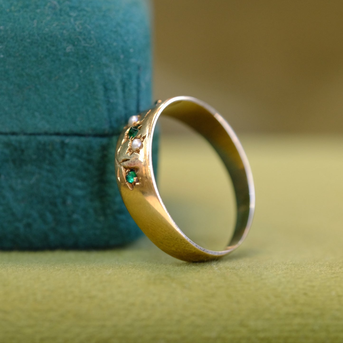 15K Paste Emerald and Seed Pearl Gypsy Ring