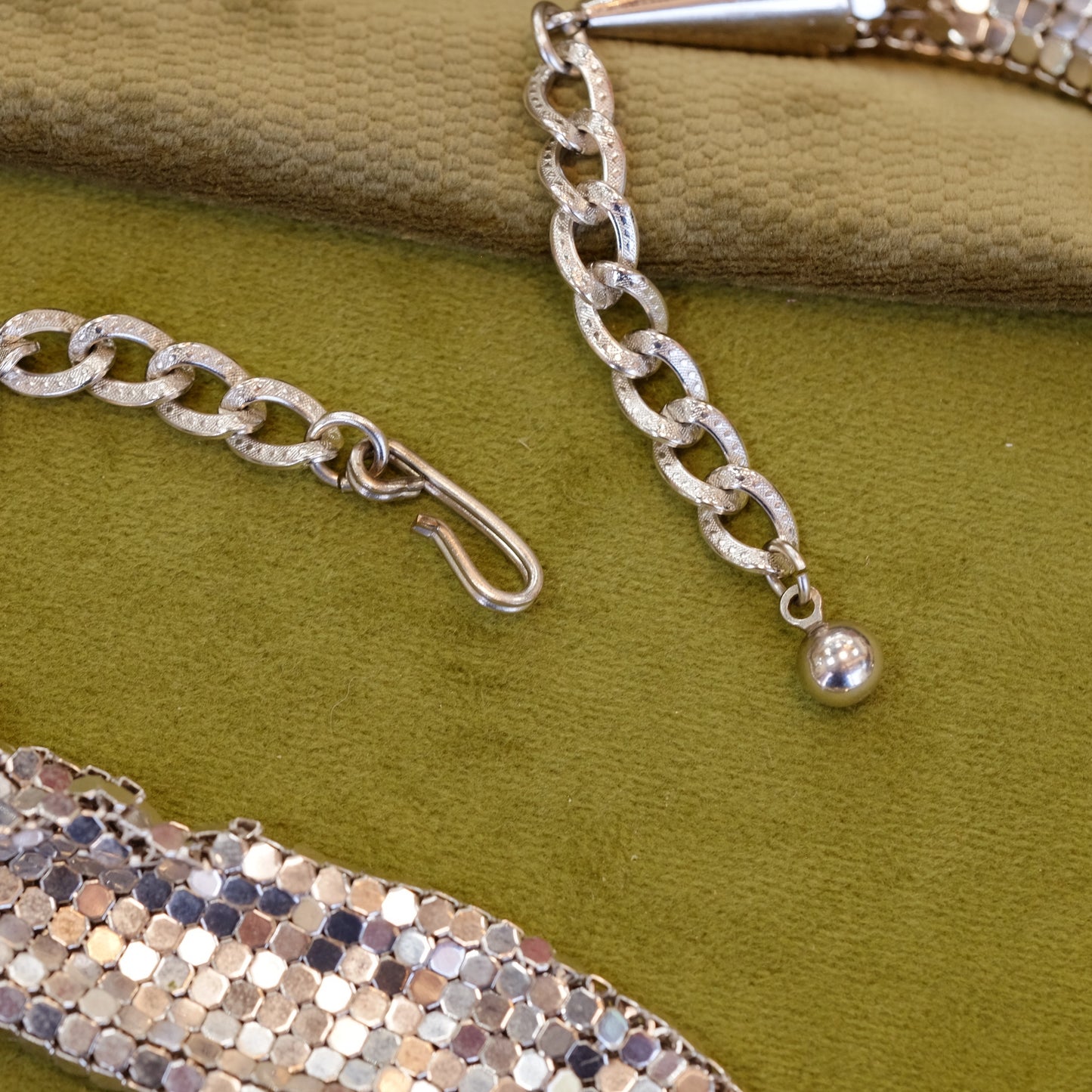 Silver Mesh Bow Necklace