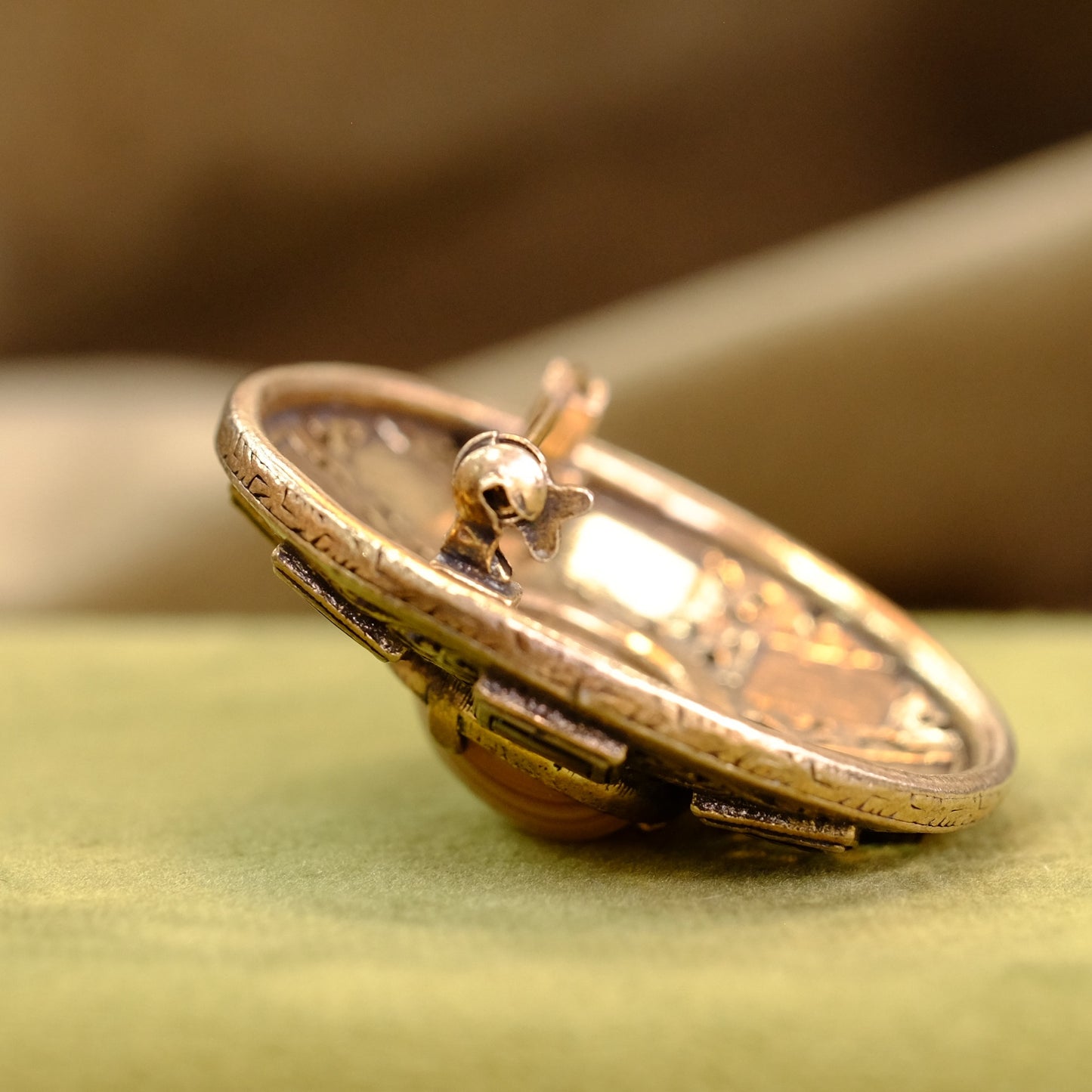 Round Scottish Costume Pin