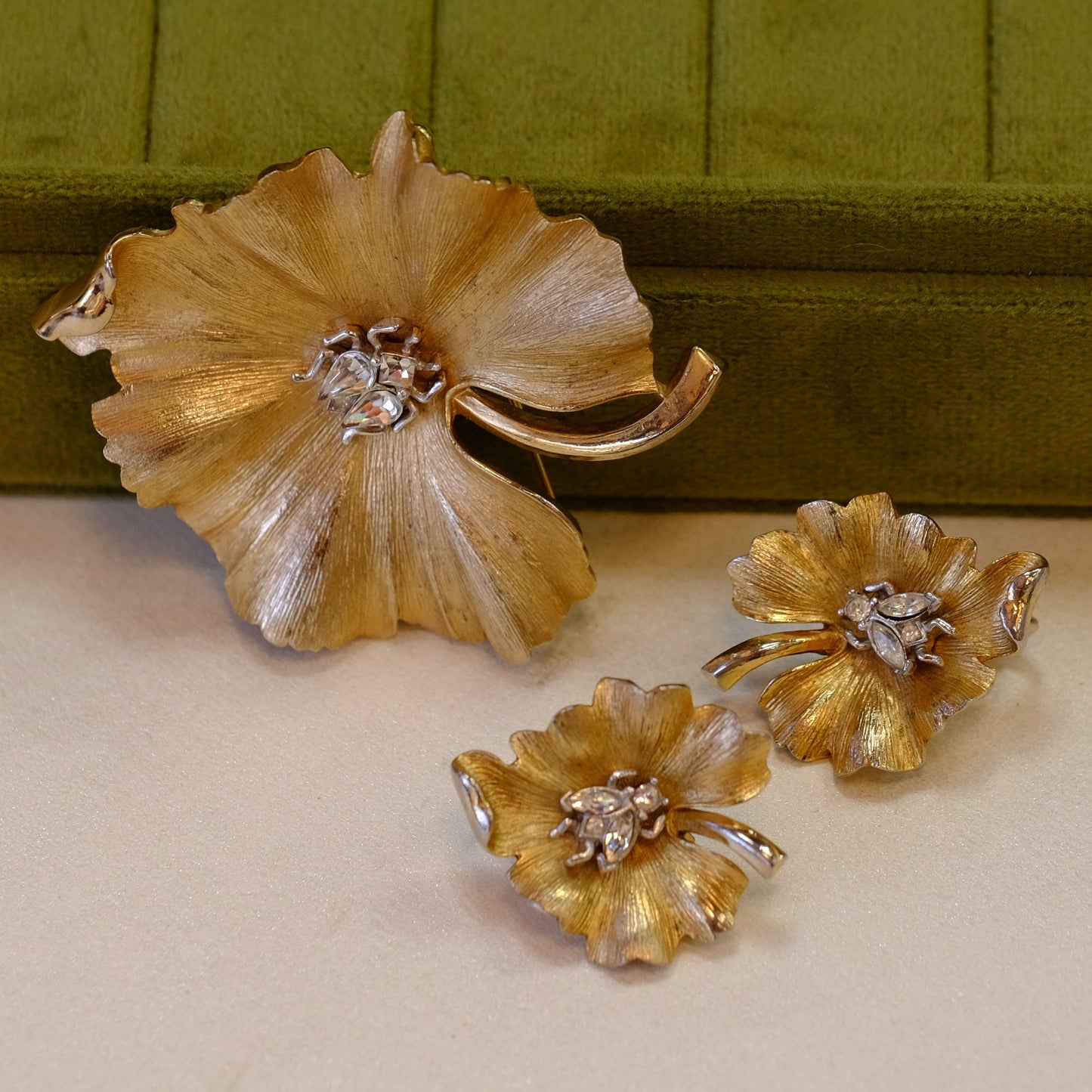 Trifari Leaf and Bee Brooch and Earrings Set 1960s