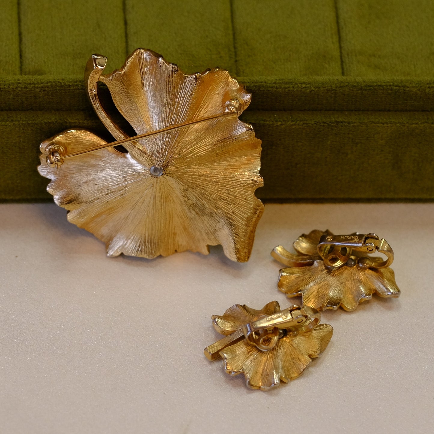 Trifari Leaf and Bee Brooch and Earrings Set 1960s