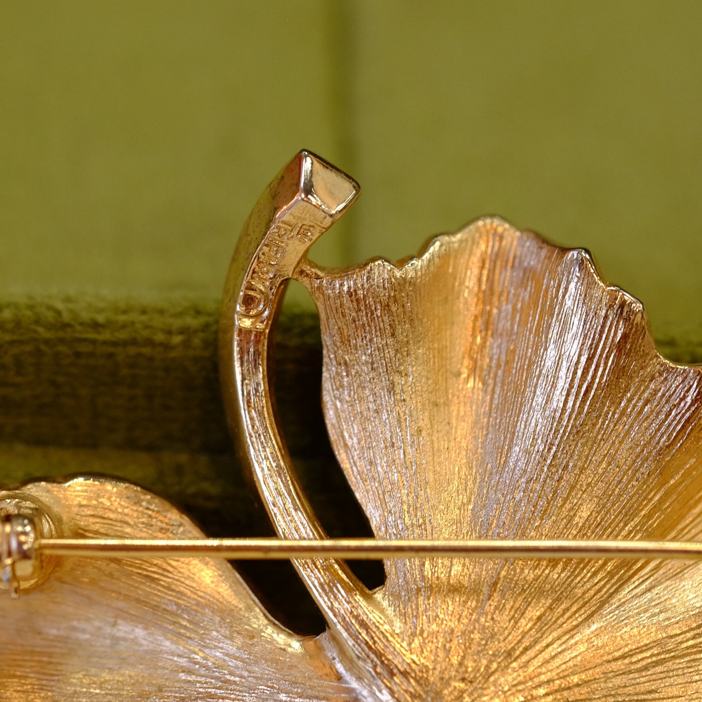 Trifari Leaf and Bee Brooch and Earrings Set 1960s