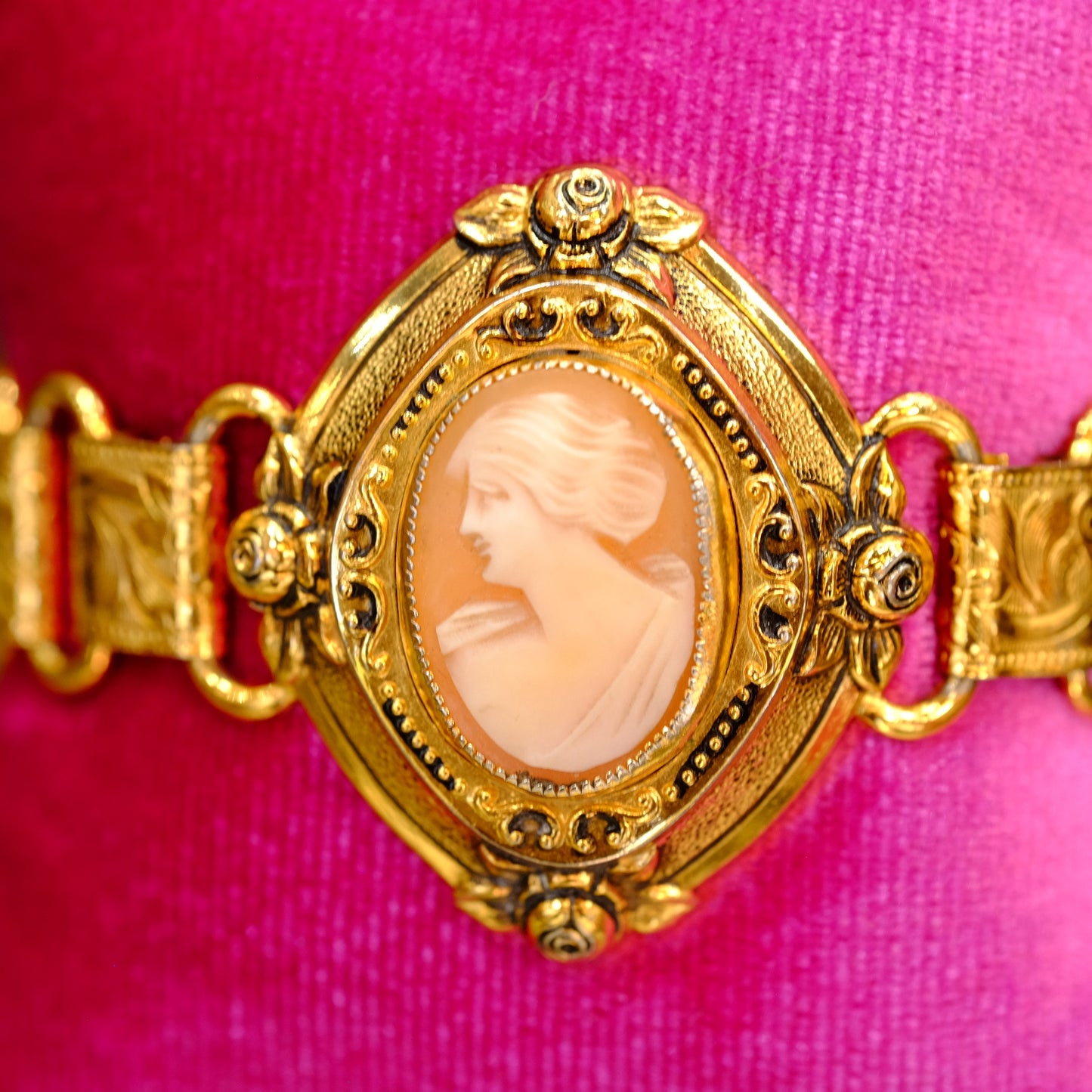 Book chain Bracelet with Cameo 1970s