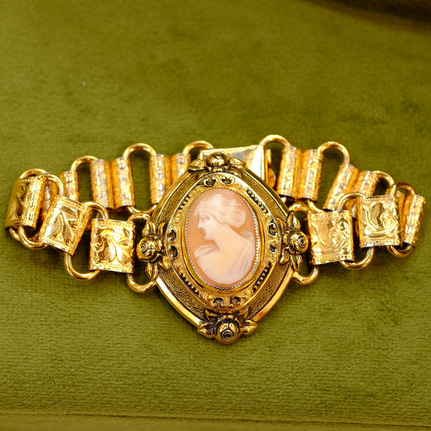 Book chain Bracelet with Cameo 1970s