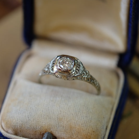 Antique 18K Gold 0.6 ct Diamond Ring