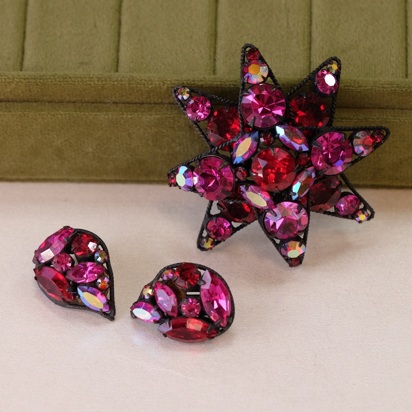 Regency Star Magenta Brooch and Earrings set 1950s