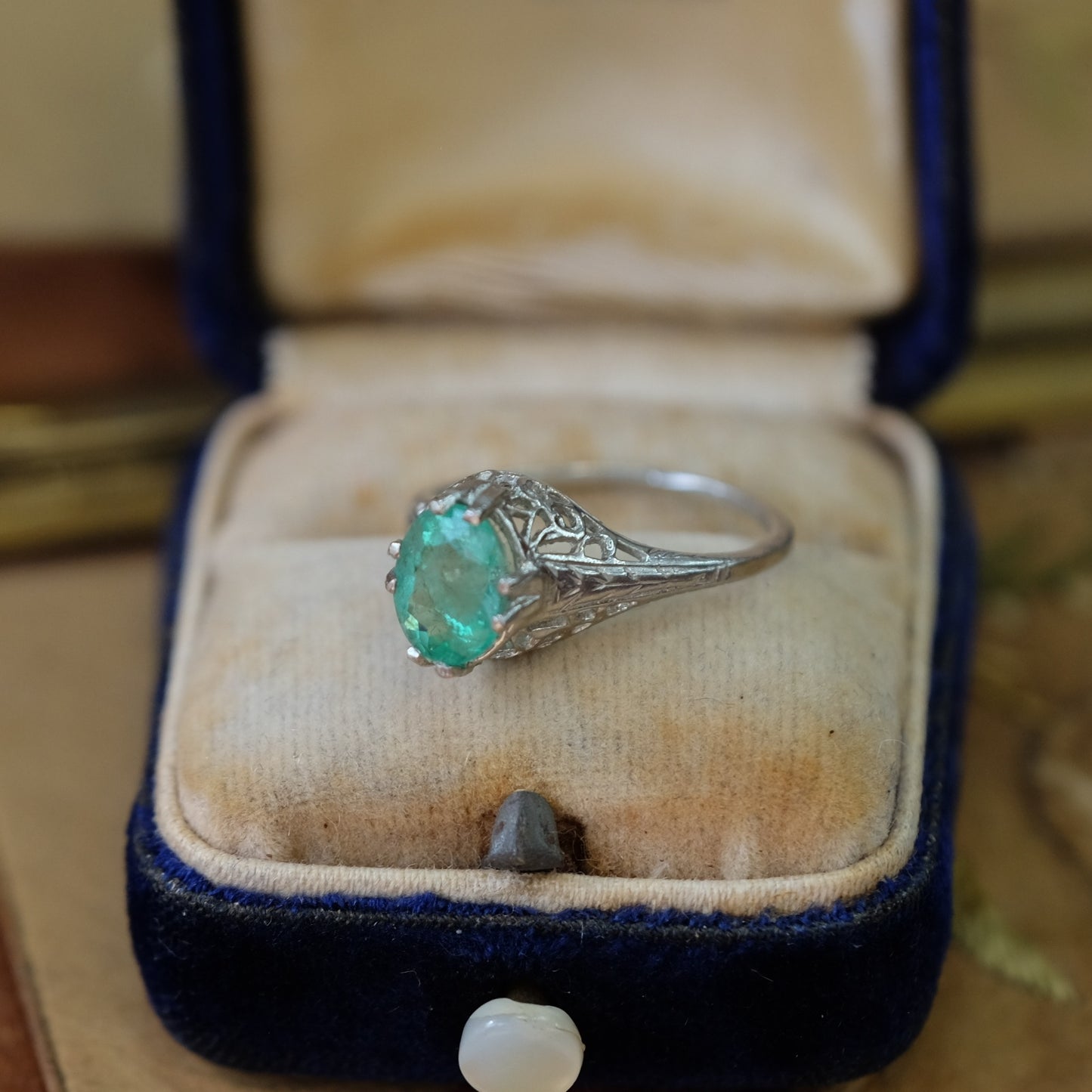Art Deco Platinum Emerald Filigree Ring