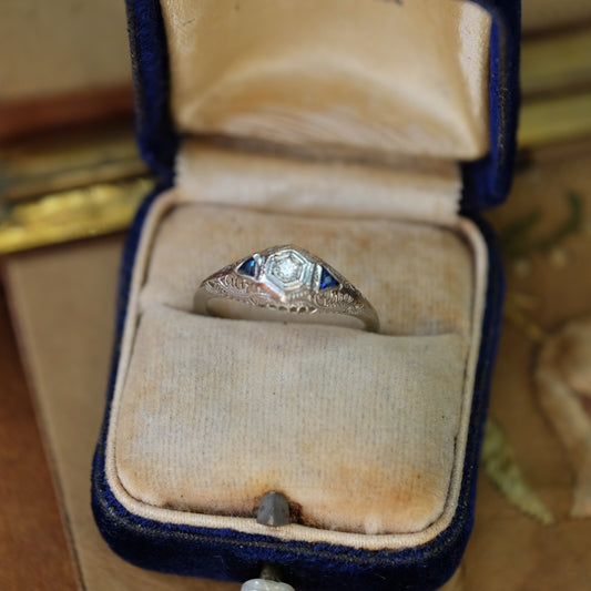 18K Gold Art Deco Sapphire Diamond Filigree Ring