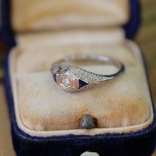 18K Gold Art Deco Sapphire Diamond Filigree Ring
