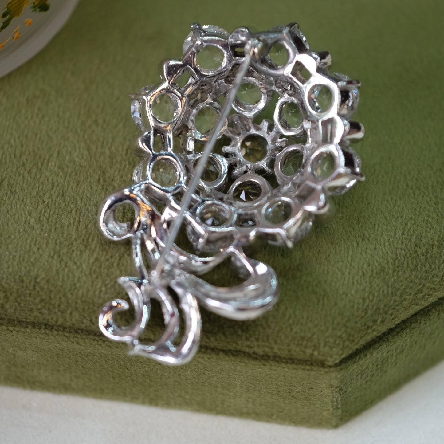 Reja Clear Rhinestones Flower Brooch 1940s