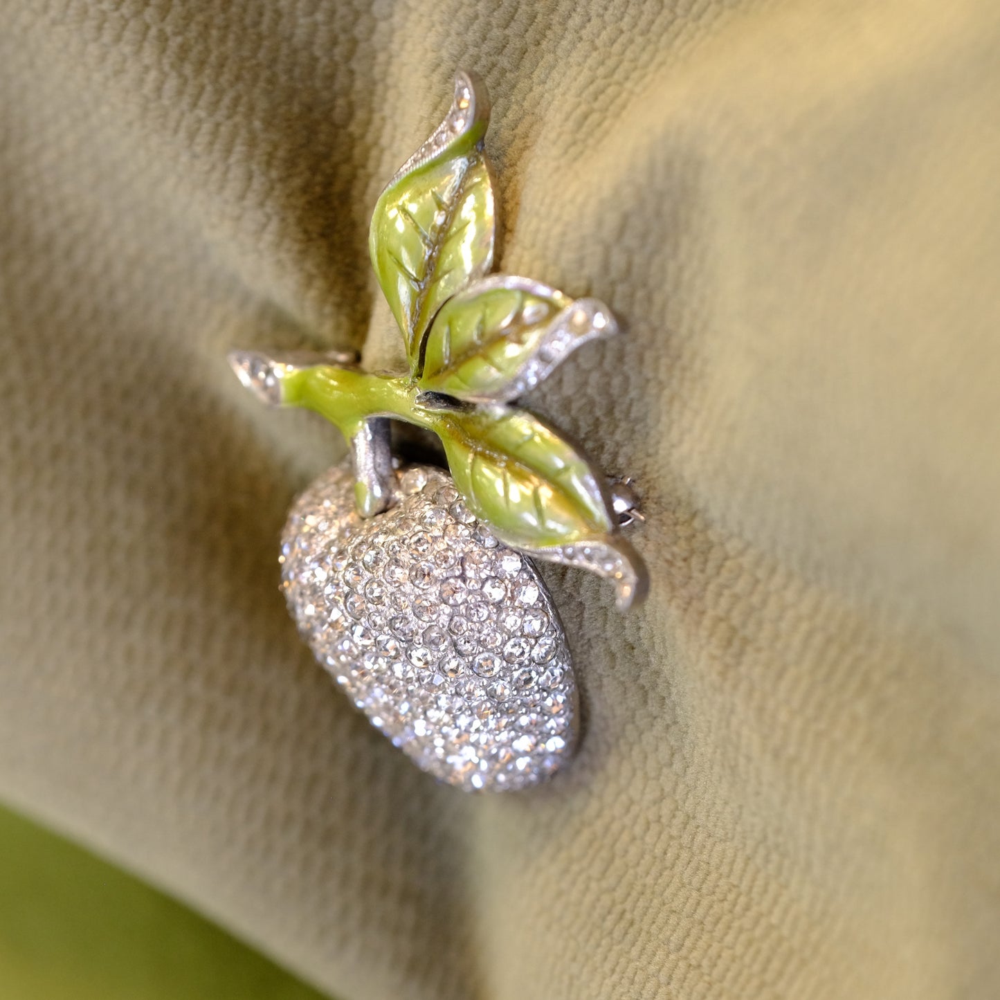 Dujay Apple Brooch 1940s