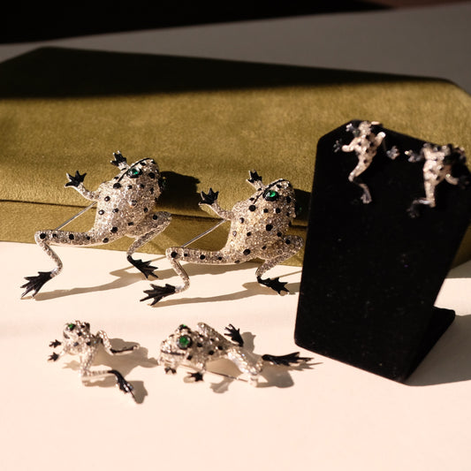 Vintage Reja Collectible Frogs Set 1940s