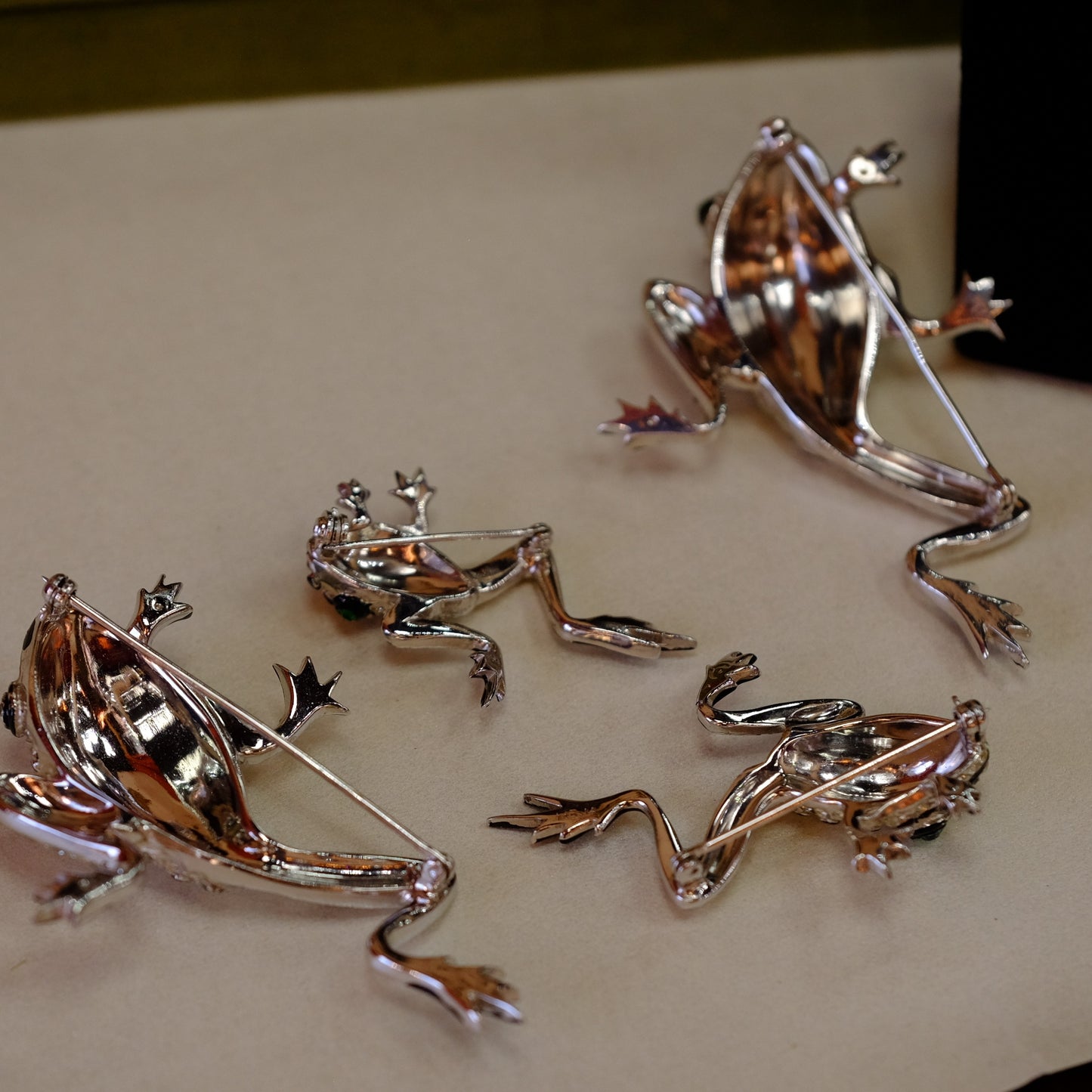 Vintage Reja Collectible Frogs Set 1940s