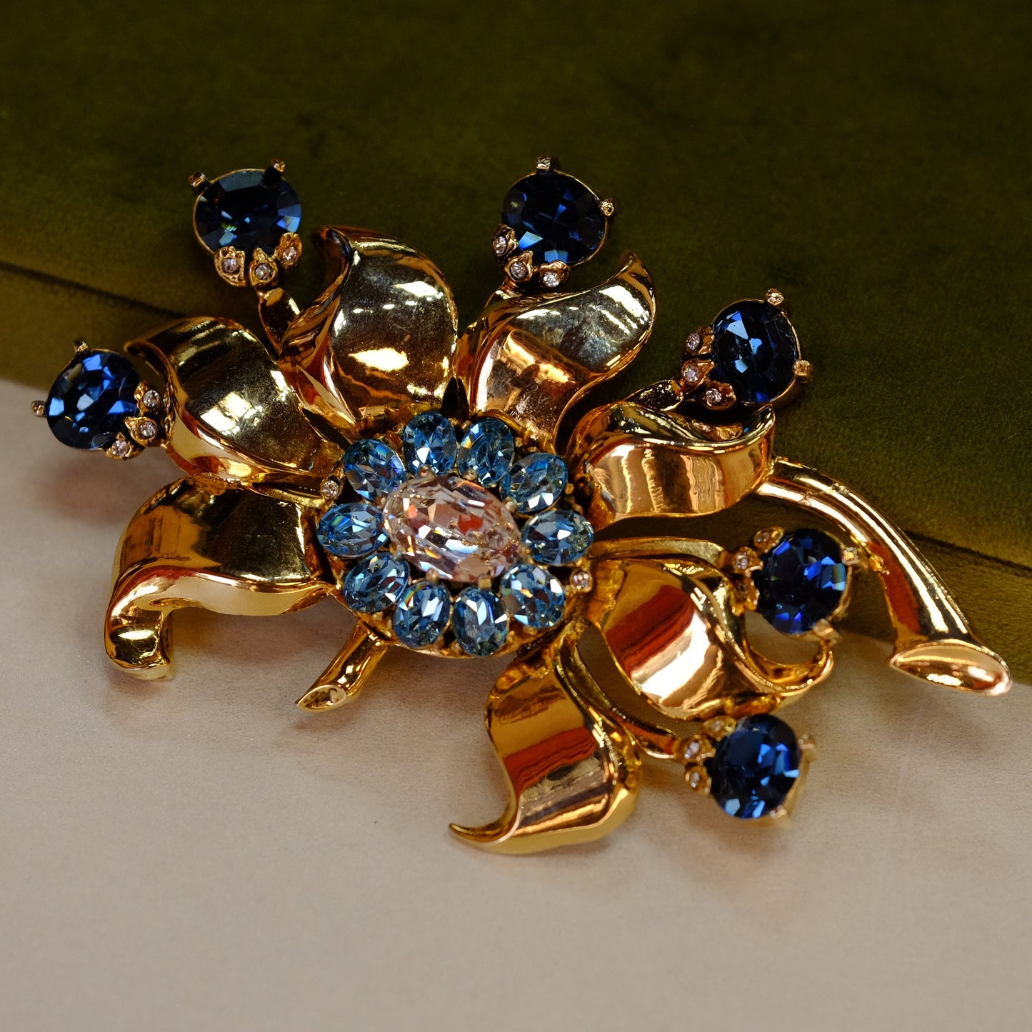 Eisenberg Original Giant Flower Brooch Book Piece 1940s