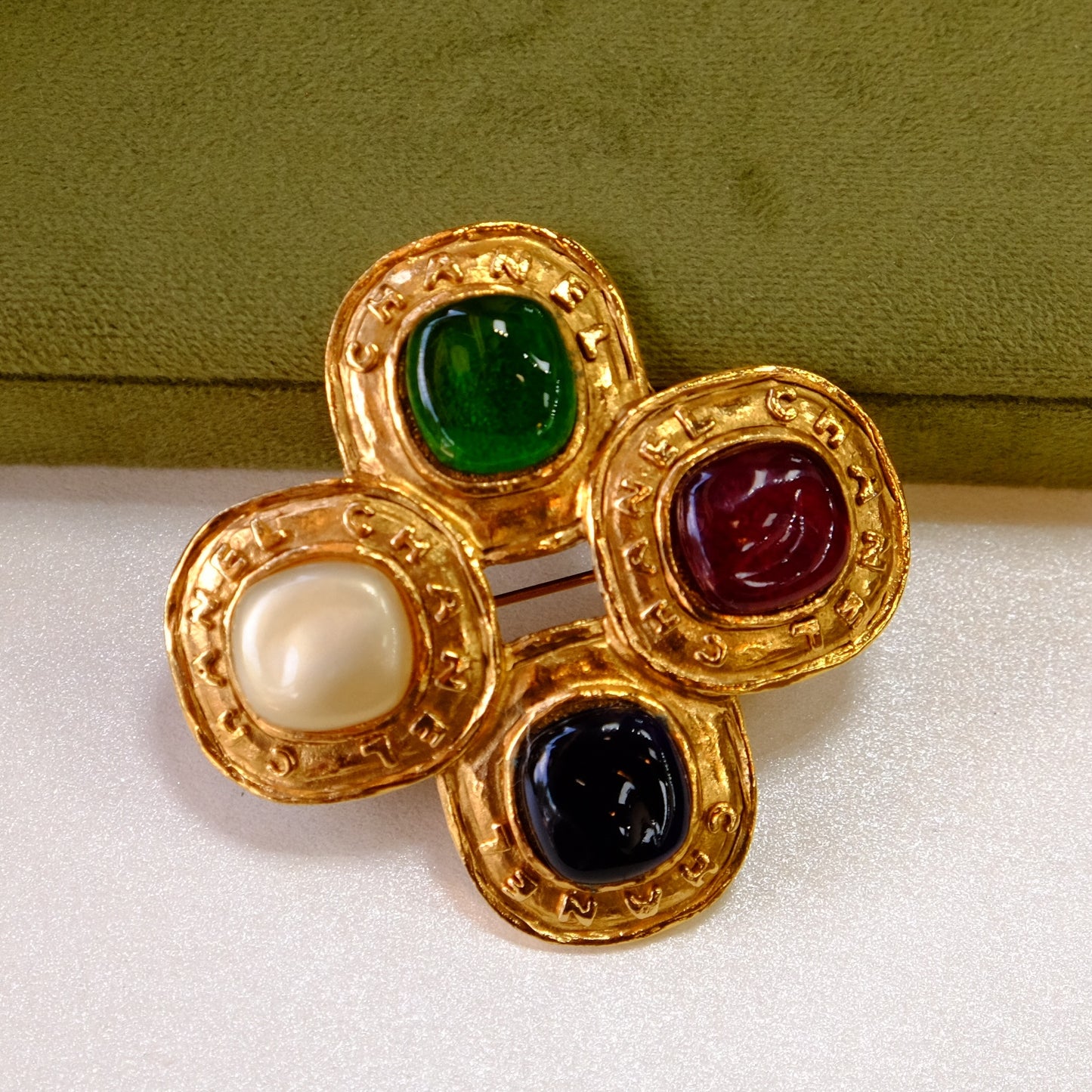 Vintage Chanel Gripoix brooch 1990s