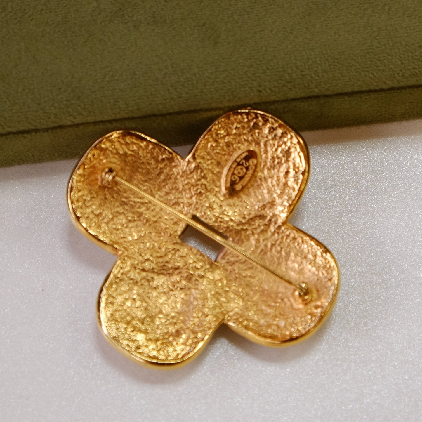 Vintage Chanel Gripoix brooch 1990s