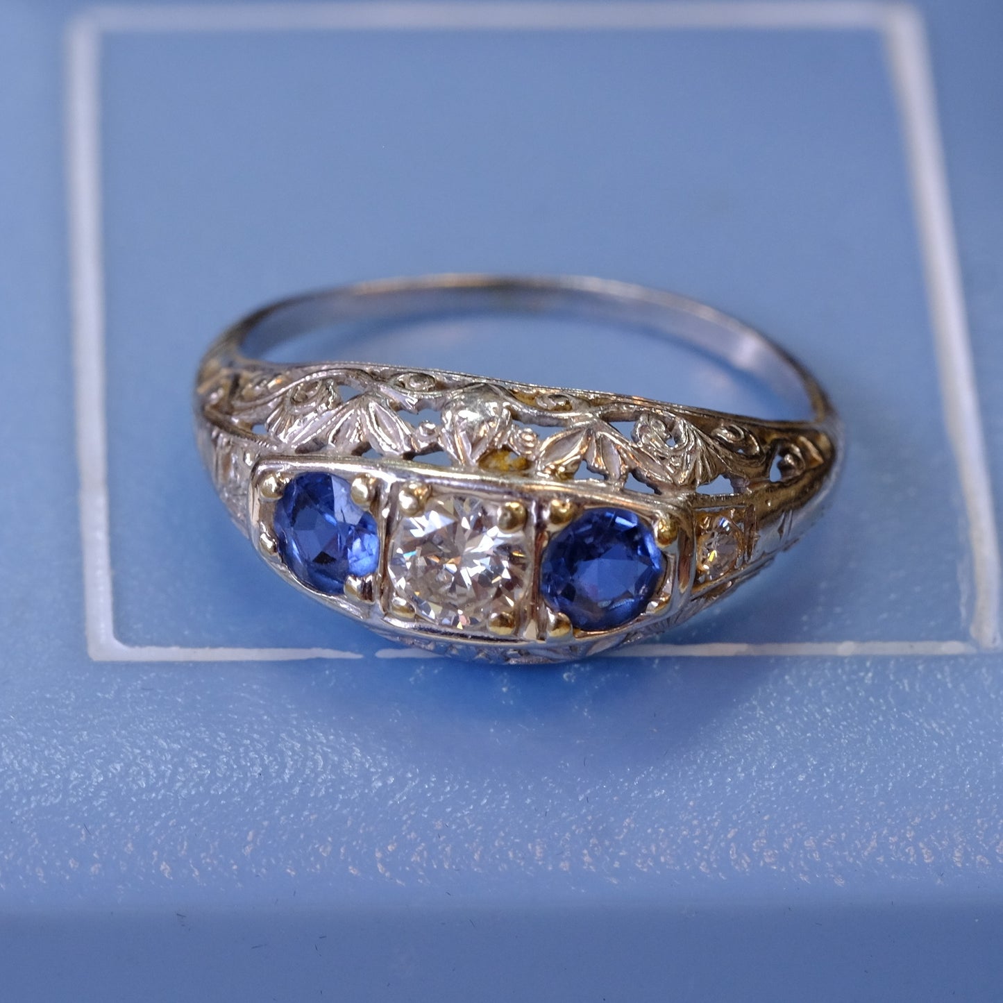 18k White Gold Filigree Sapphire Diamond Ring