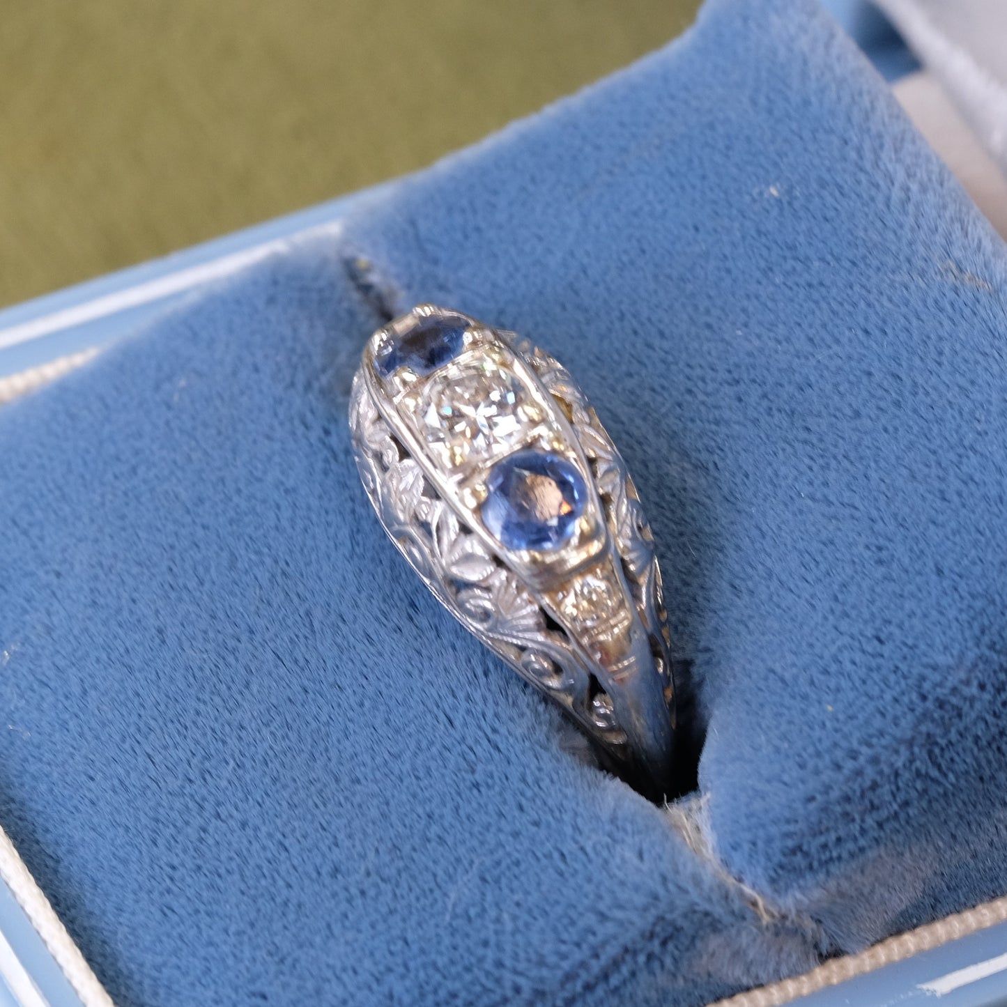 18k White Gold Filigree Sapphire Diamond Ring