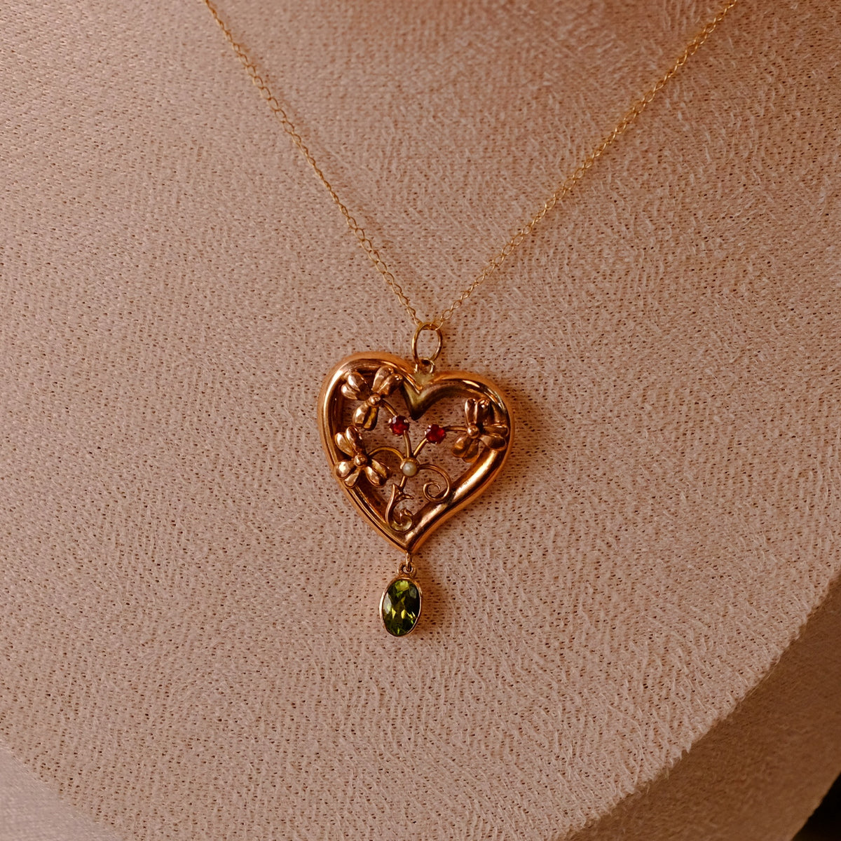 9k Art Nouveau Heart with Peridot Pendant