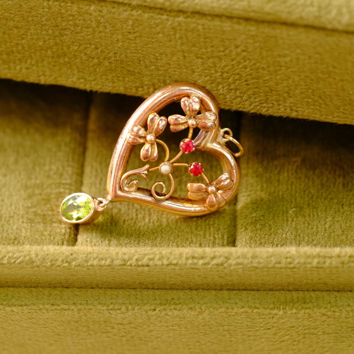 9k Art Nouveau Heart with Peridot Pendant