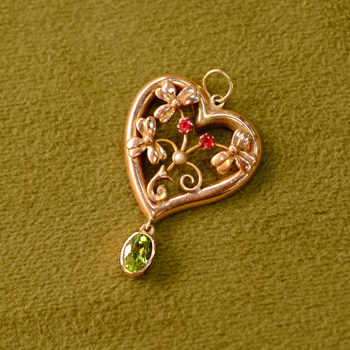 9k Art Nouveau Heart with Peridot Pendant