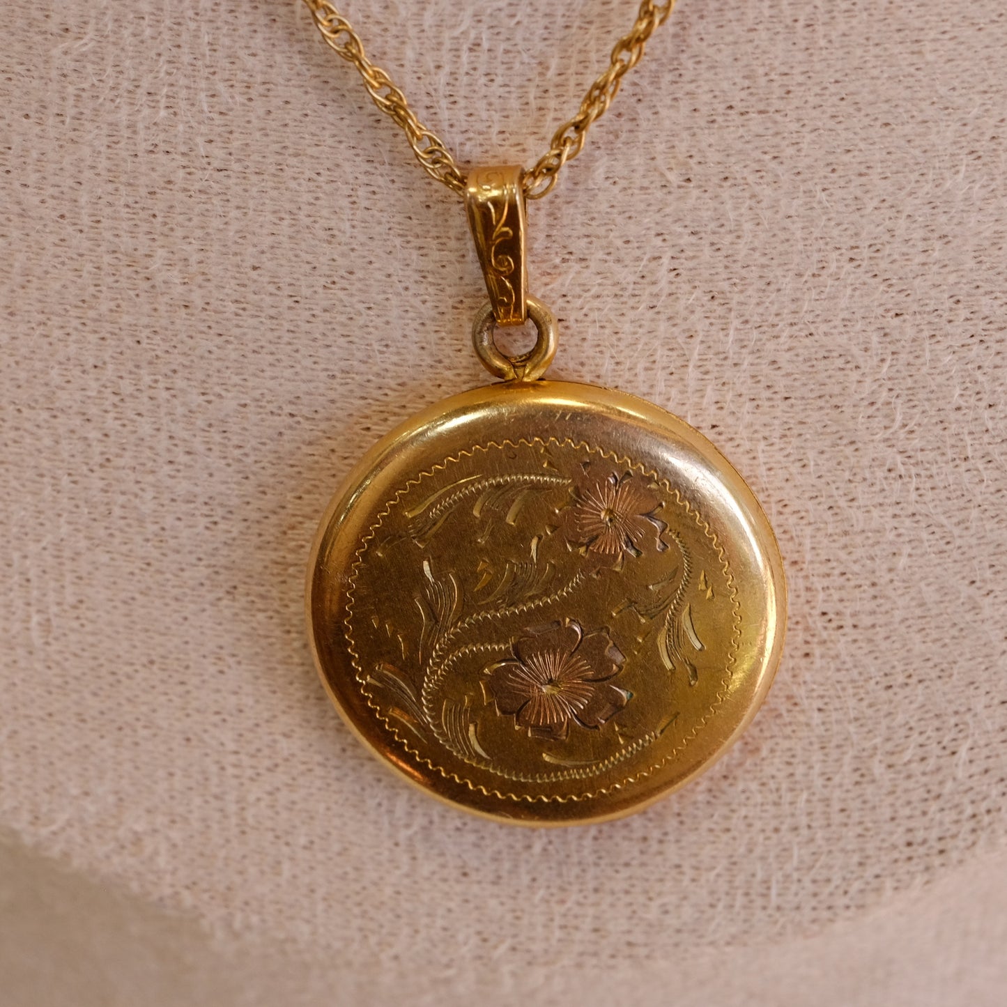 12k Gold Filled Round Locket Necklace