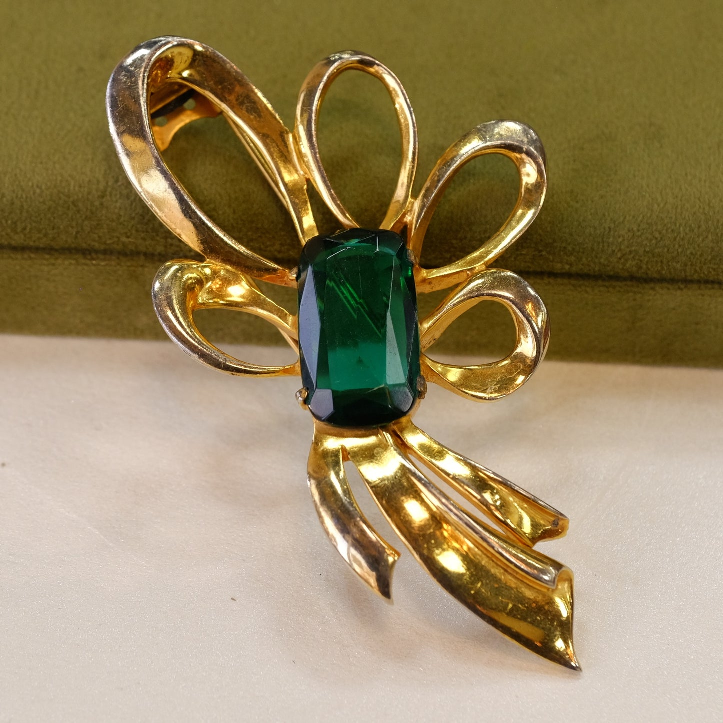 Hattie Carnegie Green Glass Dress Clip 1940s