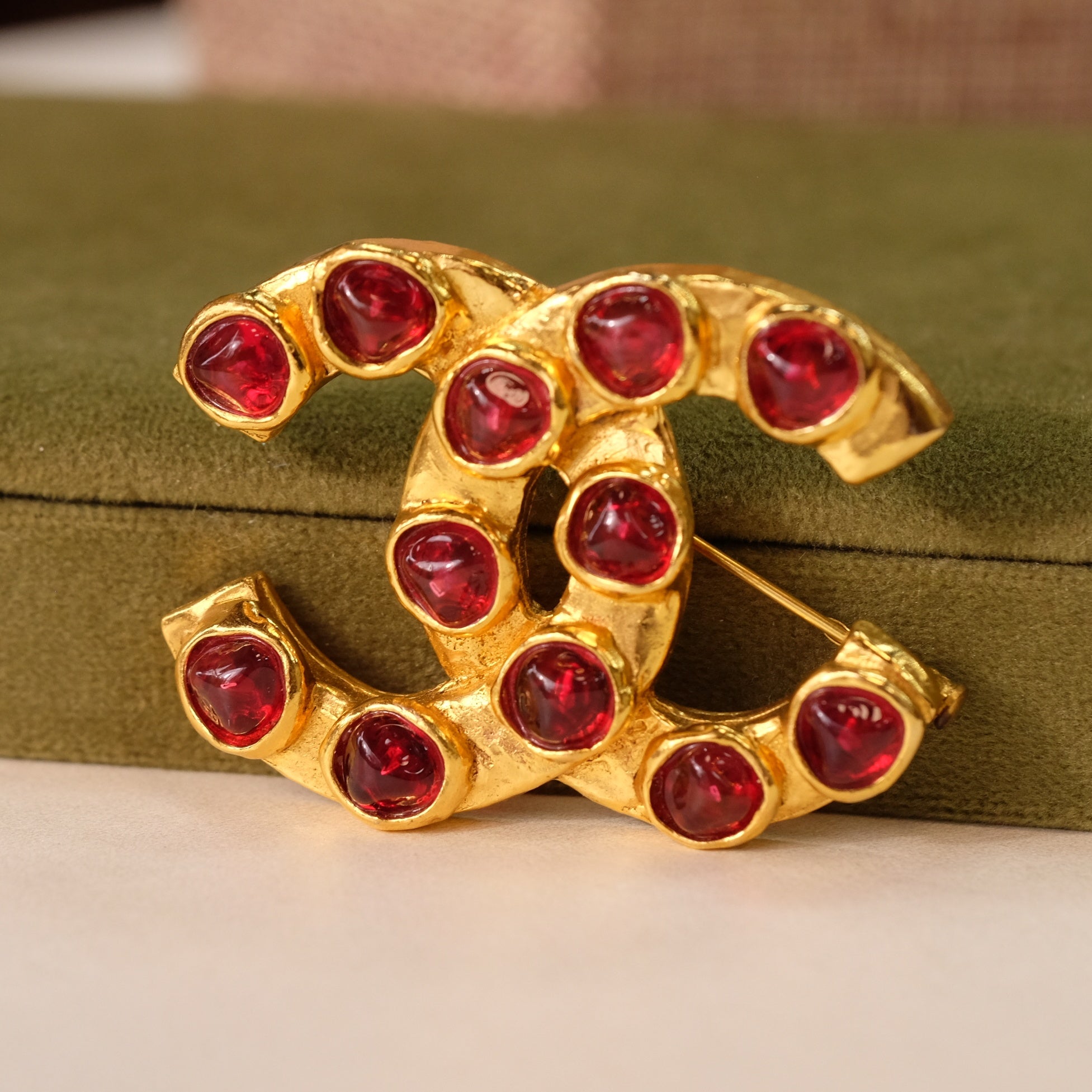 Vintage Chanel Gripoix CC Logo Brooch – Antiques by Anna