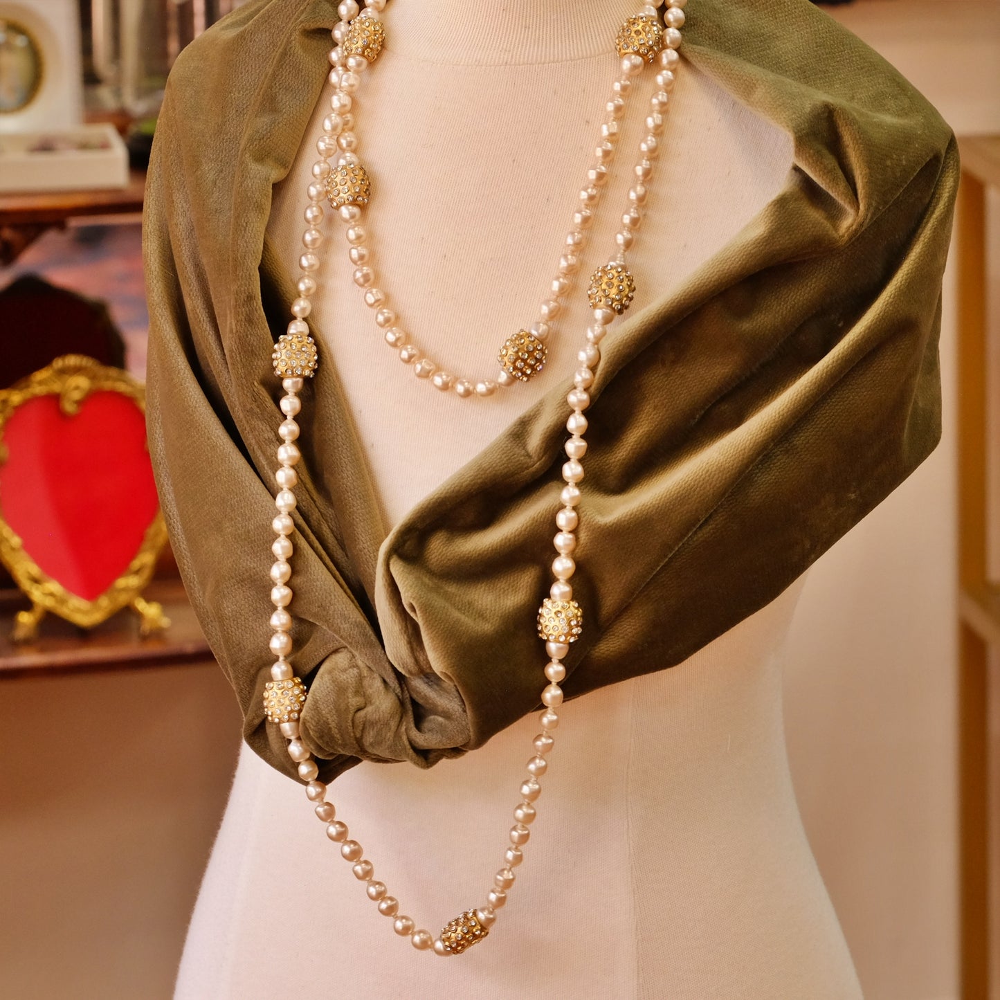 Vintage Chanel Long Sotuar Pearl Necklace 1980s